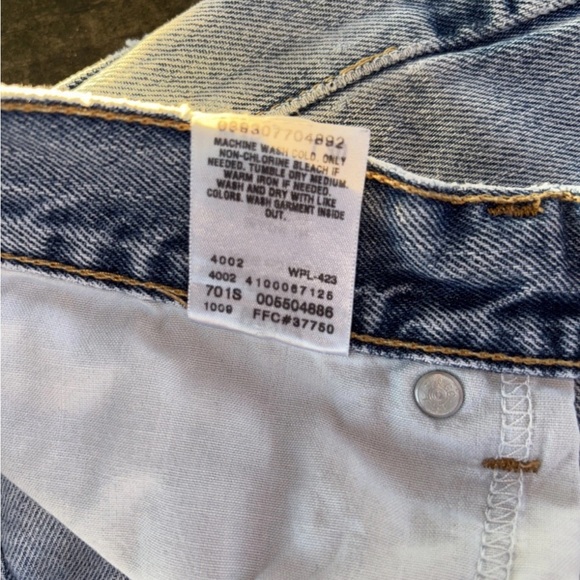 Classic Levi’s Mens light wash blue jeans. Size 36/30 excellent fit. preloved! - Picture 6 of 9